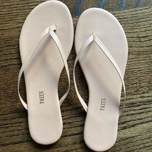 Tkees nude flip flop pout color 10 never worn